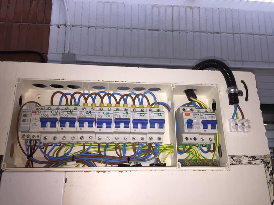TECNICO ELECTRICISTA — Fotos 1